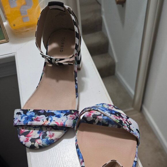 Women's 12W Torrid Shoes_Short Heel - Picture 1 of 7